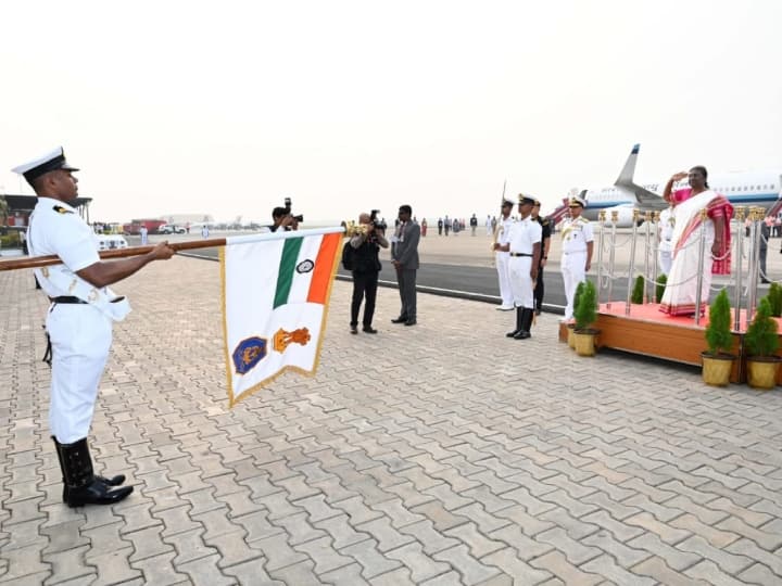 President Droupadi Murmu approves new President Standard Colour and Indian Navy Crest designs ann Indian Navy Crest: तीन महीने के भीतर नौसेना ने अपने क्रेस्ट में फिर किया बदलाव, क्या है इसका मतलब?