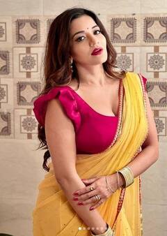 Monalisa: ਭੋਜਪੁਰੀ ਕੁਈਨ ਮੋਨਾਲੀਸਾ ਨੇ ਪੀਲੀ ਸਾੜ੍ਹੀ 'ਚ ਮਚਾਈ ਤਬਾਹੀ, ਫੋਟੋਆਂ ਤੋਂ ਅੱਖਾਂ ਨਹੀਂ ਹਟਾ ਪਾ ਰਹੇ ਫੈਨਜ਼