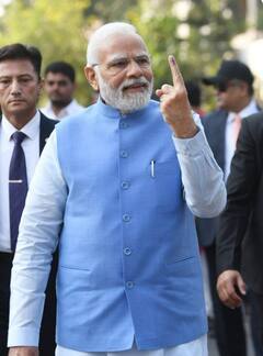 गुजरात चुनाव: आनंदीबेन पटेल से लेकर दिल्ली LG विनय सक्सेना ने किया वोट, वाघेला बोले- 27 साल बाद होगा बदलाव- Pics