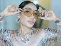 Sofia Hayat Pics: सोफिया हयात ने की दोस्तों संग लेट नाइट बर्थडे पार्टी, ट्रांसपेरेंट सीक्वेंस ड्रेस में तस्वीरें मचा रही हैं धमाल