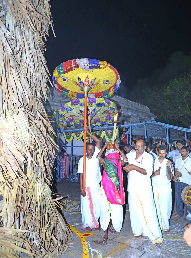 Srikalahasti: చొక్కాని ఉత్సవంలో అపశృతి - మంటలు చెలరేగడంతో భక్తుల తొక్కిసలాట, పలువురికి గాయాలు