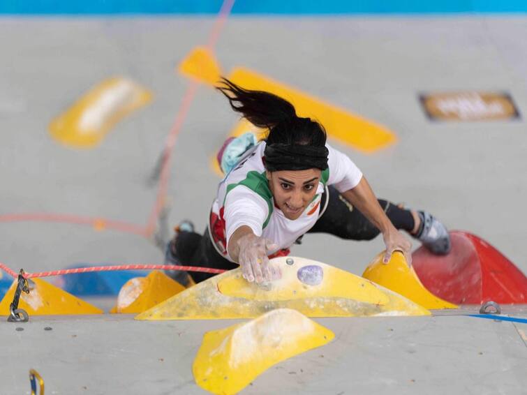 Govt Supporters In Iran Destroyed Iranian athlete Elnaz Rekabi's house Hijab Issue : சர்வதேச போட்டியில் பங்கேற்ற ஈரான் வீராங்கனை.. ஹிஜாப் அணியாததால் எழுந்த சர்ச்சை.. வீடு இடிப்பா..?