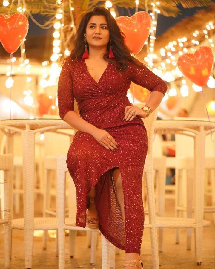 బోల్డ్ పాత్రలే కాకుండా కామెడీ క్యారెక్టర్స్ కూడా చేసింది. Photo Credit: Jyoti Labala/Instagram