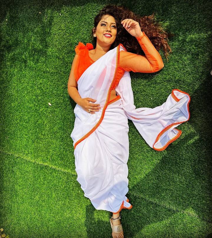 కరుణ అందమైన ఫోటోలు. Image Credit: Karunaa Bhushan/ Instagram