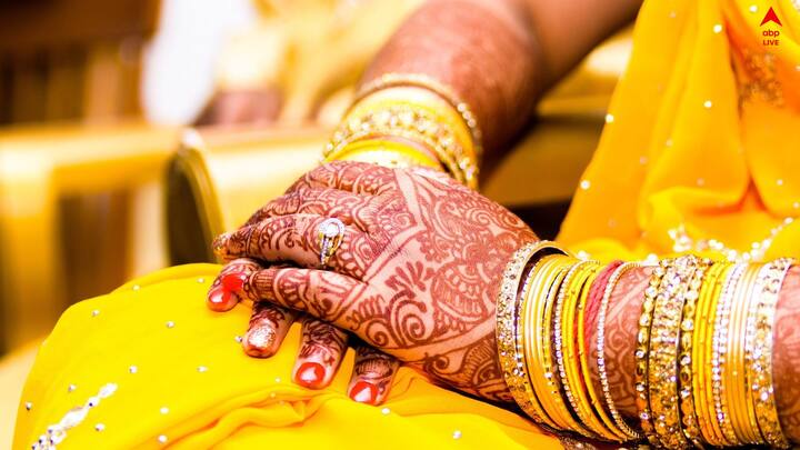 সোনার গয়নার থেকে কম বাজেটে আপনি চাইলে, ওয়াশিং মেশিন, ওটিজি, ফ্রিজ, এলইডি টিভি কিনতেই পারেন। বাজেট কম থাকলে শাড়ি, প্রেসারকুকার, গ্যাসের ওভেন, মিক্সি কিংবা হাতঘড়ি দিতেই পারেন।
