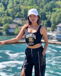 Anushka Sen Net Worth: મોંઘી કાર, લક્ઝરી બેગ્સ, નાની ઉંમરમાં કરોડોની માલિક છે અનુષ્કા સેન , જાણો એક્ટ્રેસની નેટવર્થ