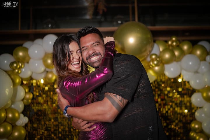 अपूर्व पडगांवकर ने दिव्या अग्रवाल को उनके 30वें बर्थडे के मौके पर खूबसूरती के साथ प्रपोज किया और दोनों ने सगाई कर ली.