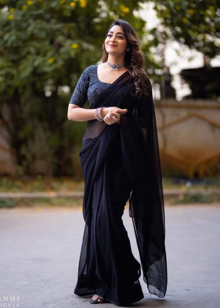 ఈ బ్యూటీ  తన యుట్యూబ్ ఛానల్  'భాను హైబ్రిడ్ పిల్ల'తో ప్రేక్షకులకు మరింత దగ్గరైంది. Image credit: Bhanu Sree/Instagram