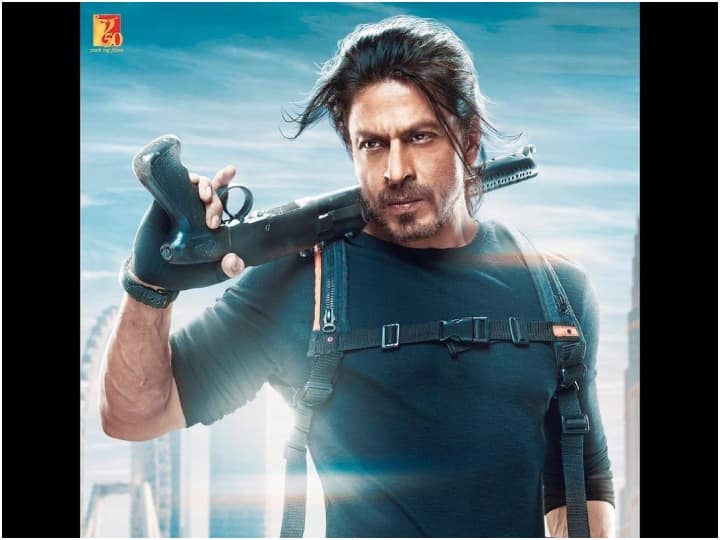 Shah Rukh Khan  Pathan power packed new post release Pathaan New Poster: शाहरुख खान की  ‘पठान’ का पावर-पैक्ड नया पोस्ट रिलीज, रफ एंड टफ लुक में दिखे किंग खान