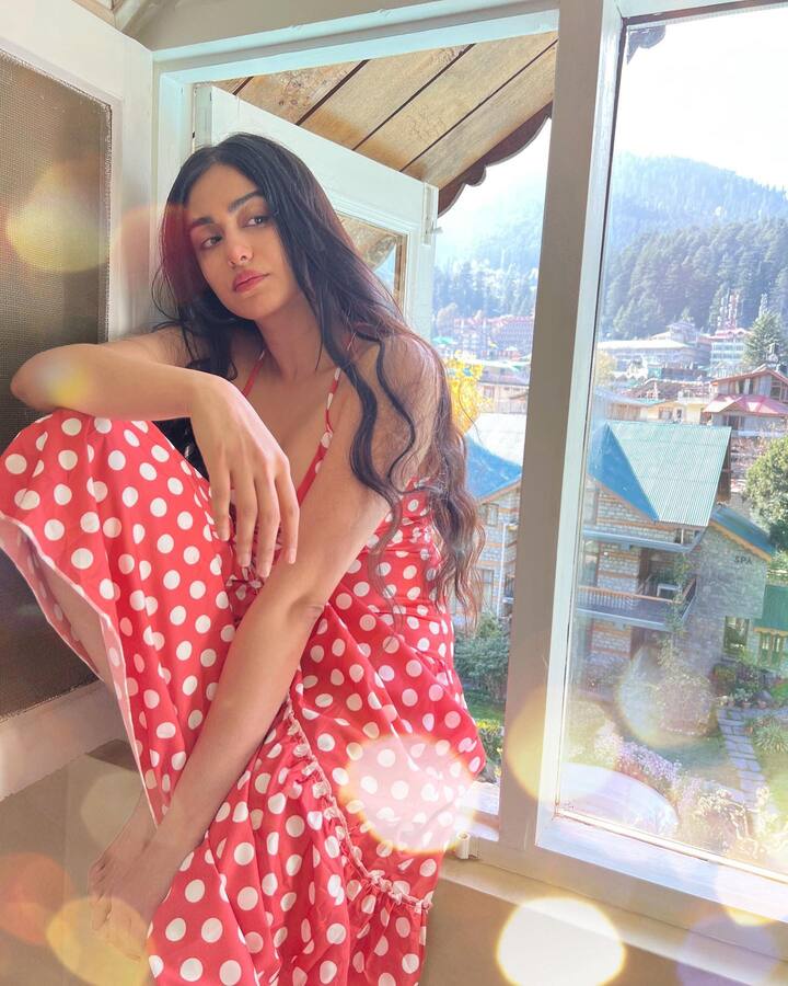 జలపాతాల్లాంటి జుట్టుతో అదా ఎంతో అందంగా ఉంది. -Image credit: Adah Sharma/Instagram