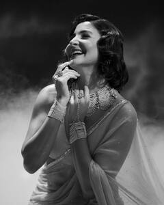 Anushka Sharma: బ్లాక్ అండ్ వైట్ రెట్రో లుక్ లో అదరగొట్టిన అనుష్క శర్మ