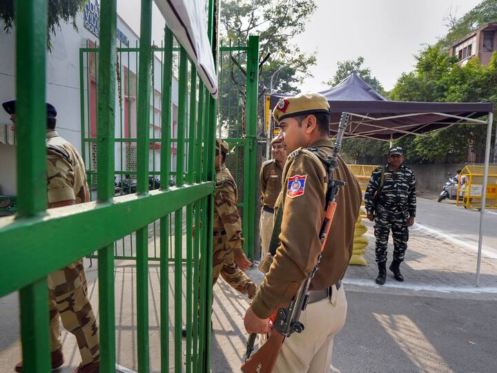 This was the first civic election after the fresh delimitation exercise. Authorities had set up 13,638 polling stations across Delhi for the exercise. Sixty-eight model polling stations and as many pink polling stations were established for quality experience of voters. (Source: PTI)