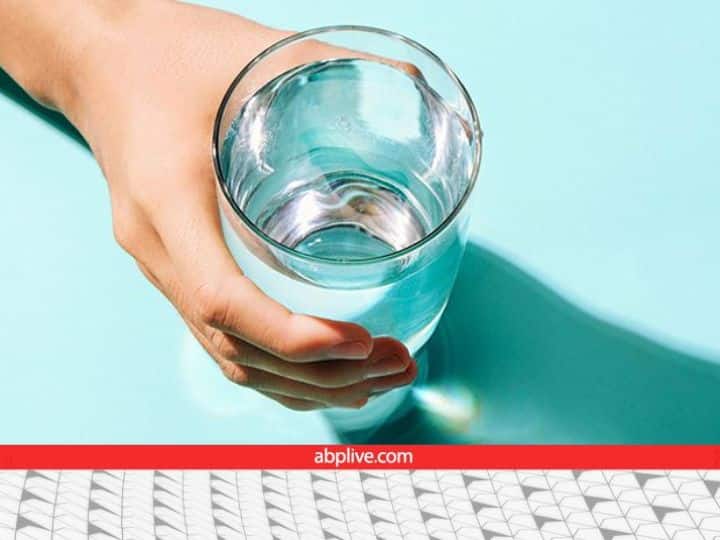 Why does mouth feel dry after drinking alcohol side effects of alcohol for mouth शराब के साथ इतना पानी पीने के बाद भी आपका मुंह क्यों सूखने लगता है? हल्के में न लें इसे