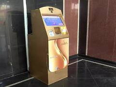 गजब की टेक्नोलॉजी! हैदराबाद में लगा दुनिया का पहला रियल टाइम Gold ATM, एक तरफ कार्ड डालकर दूसरी तरफ से निकलेगा सोना
