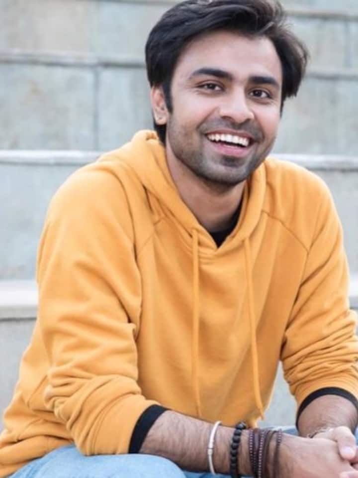 जीतू भैया के नाम से फेमस जितेंद्र कुमार आज ओटीटी के सबसे बड़े नामों में से एक हैं. जिन लोगों ने भी 'पंचायत' वेब सीरीज और उसके दोनों सीजन देखें वह एक्टर से जरूर वाकिफ होंगे.