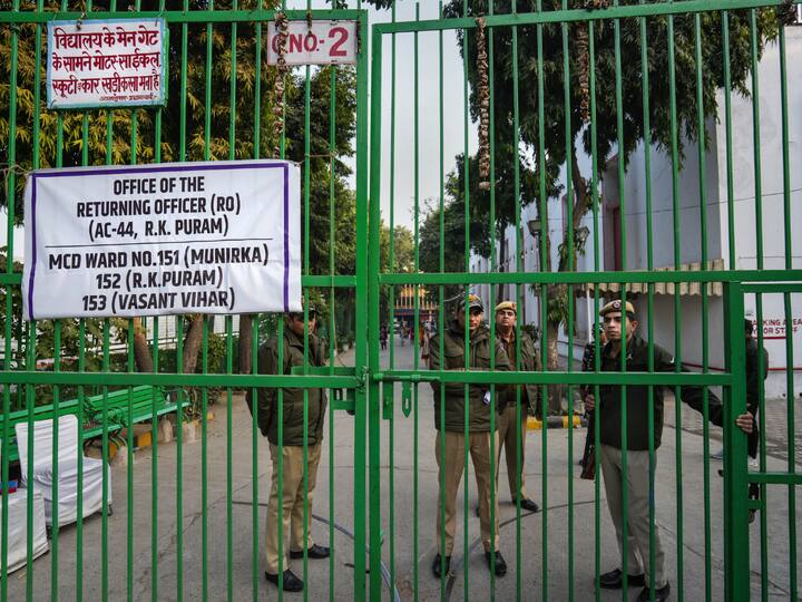 Tight security arrangements have been made outside all the centers where EVMs are kept. There are 250 wards in the Municipal Corporation of Delhi (MCD) and 1,349 candidates were in the fray in this election. (Source: PTI)