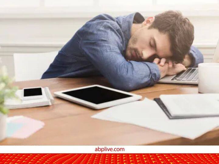 Afternoon Nap: क्या दोपहर में काम के बीच हल्की झपकी लेना सही है? आज जान लीजिए जवाब know about afternoon nap whether it is healthy or not a nap help in relaxation upliftment of mood Reduced fatigue, anxiety, and stress Afternoon Nap: क्या दोपहर में काम के बीच हल्की झपकी लेना सही है? आज जान लीजिए जवाब