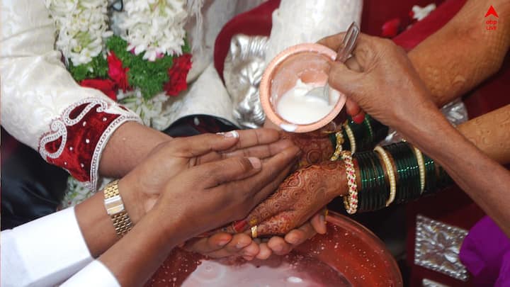 পাশাপাশি অনেকেই আবার লোন নেয়। তবে সমসাময়িক সব কিছুর সঙ্গেই খাওয়া দাওয়া, সাজসজ্জার খরচ বেড়েই চলেছে।