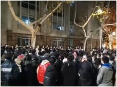 'अगर आप हमें छूते हैं..,' चीन की यूनिवर्सिटी में लॉकडाउन का छात्रों ने किया विरोध, सरकार के खिलाफ फूटा गुस्सा