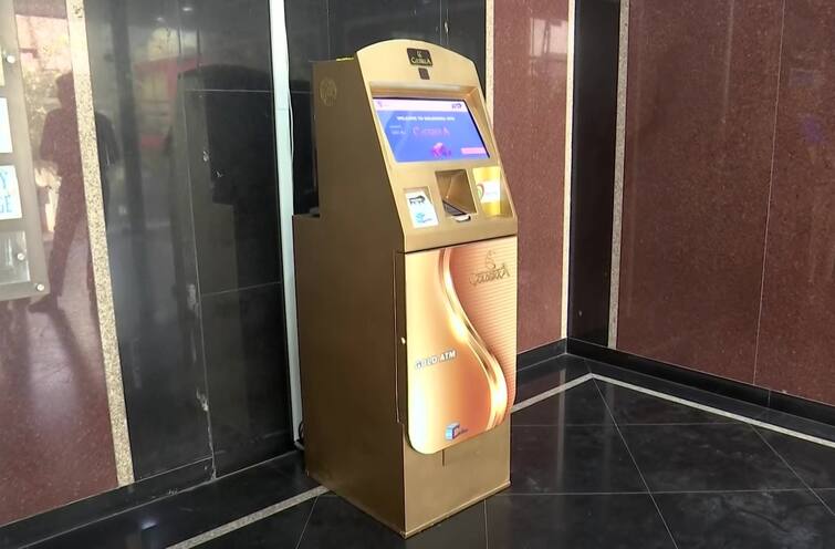 Gold ATM: Gold will come out from ATM, know where the country's first gold ATM opened Gold ATM: હવે એટીએમમાંથી નીકળશે સોનું, જાણો દેશનું પહેલું ગોલ્ડ ATM ક્યાં ખુલ્યું