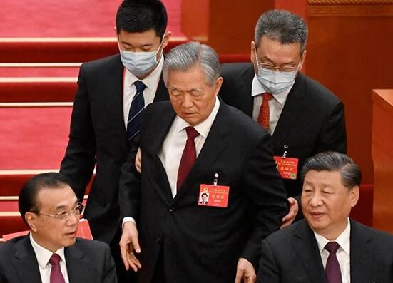 Hu Jintao first public appearance after being expelled from CCP Congress Xi Jinping took Revenge Hu Jintao : જીનપિંગની ક્રુરતાનો વધુ એક પુરાવો, બેઈજ્જતીથી હટાવ્યા બાદ દિગ્ગજની હાલત જોઈ આવશે દયા