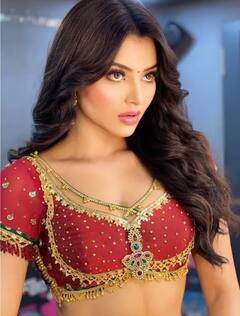 Urvashi Rautela Pics : ਆਪਣੇ ਭਰਾ ਦੇ ਪ੍ਰੀ-ਵੈਡਿੰਗ ਫੰਕਸ਼ਨ 'ਚ ਸਭ ਤੋਂ ਅਲੱਗ ਦਿਖੀ ਉਰਵਸ਼ੀ ਰੌਤੇਲਾ