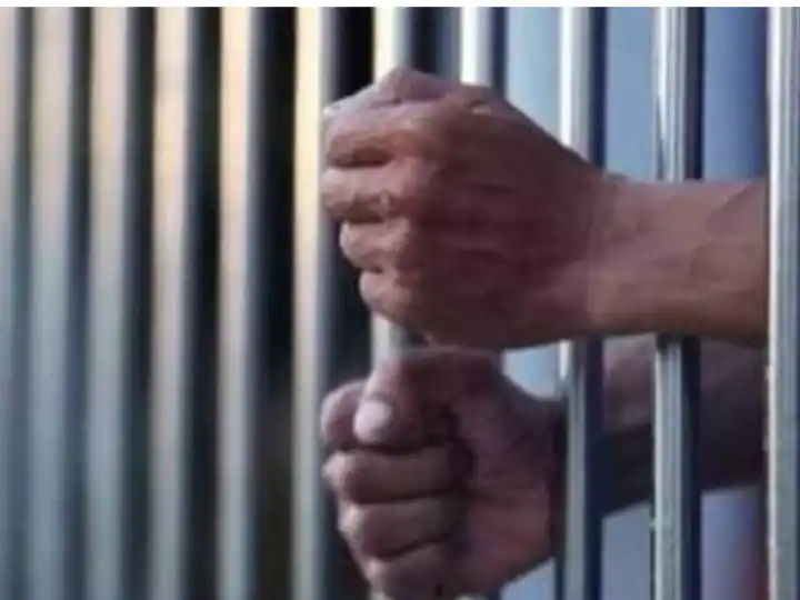 छत्तीसगढ़ में जेल की दीवार फांदकर दो कैदी फरार, रेप और मर्डर के आरोप में काट रहे थे सजा