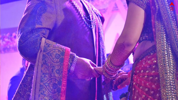 ঘুরতে যাওয়া থেকে শুরু করে সব খুঁটিনাটি খরচই হিসেবের তালিকায় রাখুন। তাহলে নির্দিষ্ট অর্থের মধ্যেই সব কাজ শেষ হবে।