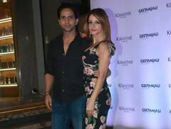 ਅਰਸਲਾਨ ਗੋਨੀ ਅਤੇ ਸੁਜ਼ੈਨ ਖਾਨ ਨੇ ਦੋਸਤਾਂ ਲਈ ਇੱਕ ਇਵੈਂਟ ਹੋਸਟ ਕੀਤਾ, ਜੋੜਾ ਕੂਲ ਲੁੱਕ ਵਿੱਚ ਇਕੱਠੇ ਪਹੁੰਚੇ