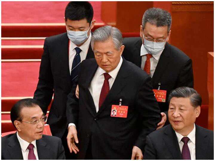 Hu Jintao first public appearance after being expelled from CCP Congress xi jinping took revenge CCP कांग्रेस से बाहर किए जाने के बाद पहली बार सार्वजनिक रूप से दिखे हू जिंताओ, जिनपिंग ने ऐसे लिया था बदला