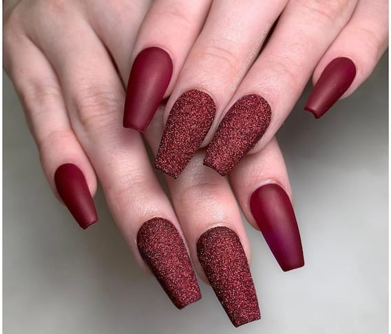 Nail Art: ग्लिटर नेल आर्ट के लेटेस्ट और क्लासी डिजाइन आपके हाथों की बढ़ा देंगे खूबसूरती, तारीफ करते थकेंगे नहीं लोग Nail Art: ग्लिटर नेल आर्ट के लेटेस्ट और क्लासी डिजाइन आपके हाथों की बढ़ा देंगे खूबसूरती, तारीफ करते थकेंगे नहीं लोग