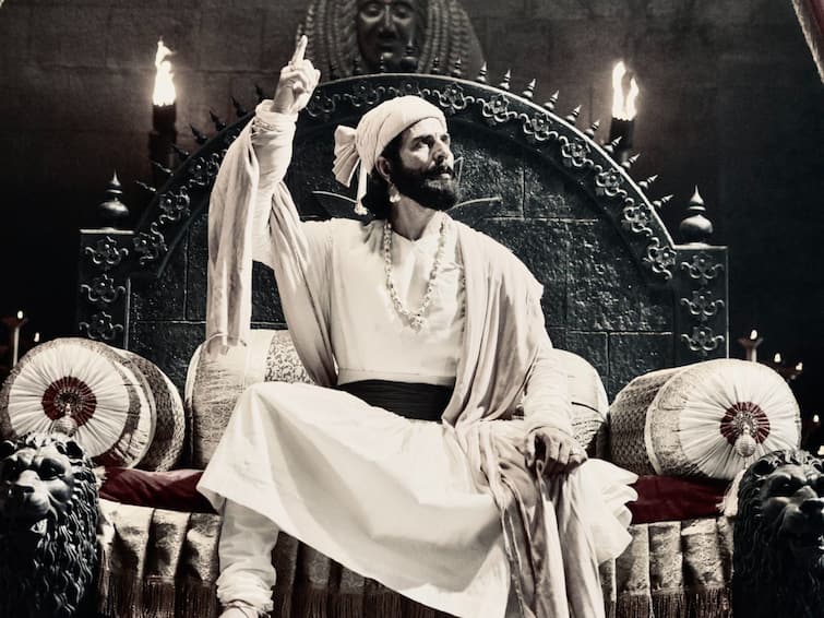 Vedat Marathe Veer Daudle Saat First Look: Akshay Kumar Looks Fierce As Chhatrapati Shivaji Maharaj Vedat Marathe Veer Daudle Saat First Look: Akshay Kumar Looks Fierce As Chhatrapati Shivaji Maharaj