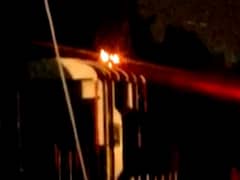 சரக்கு ரயில் மேல் ஏறிய அடையாளம் தெரியாத நபர்; உடல் கருகி பலியான சோகம்