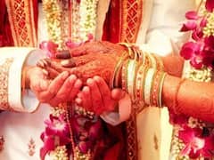 मक्खियों की वजह से नहीं हो रही 10 गांव के लोगों की शादी, आतंक इतना कि बहुएं भी मायके चली गईं