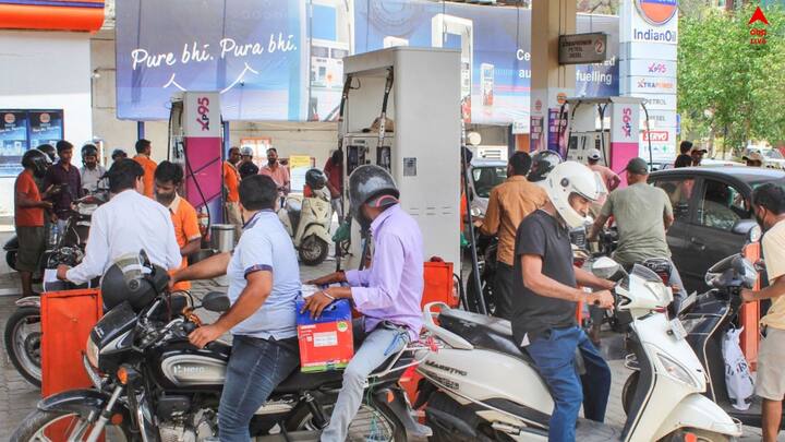 Petrol Diesel Price:  সারাদেশে জ্বালানির দামে নাভিশ্বাস কমবেশি।  তবে সারা দেশে, এখনও একাধিক রাজ্য রয়েছে, যেখানে পেট্রোল ও ডিজেলের দাম অপেক্ষাকৃত কম। রইল সারা দেশের জ্বালানির সাতকাহন।