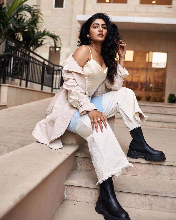 'అంతకు ముందు ఆ తర్వాత'  సినిమా తో హీరోయిన్ గా  ఎంట్రీ.Photo Credit@Eesha Rebba/instagram