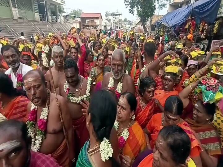 Palani:  devotees thronged Palani Murugan Temple today on the occasion of Tirukarthigai Deepam festival TNN கார்த்திகை தீபத் திருவிழா: பழனி முருகன் கோயிலில் குவிந்த பக்தர்கள்