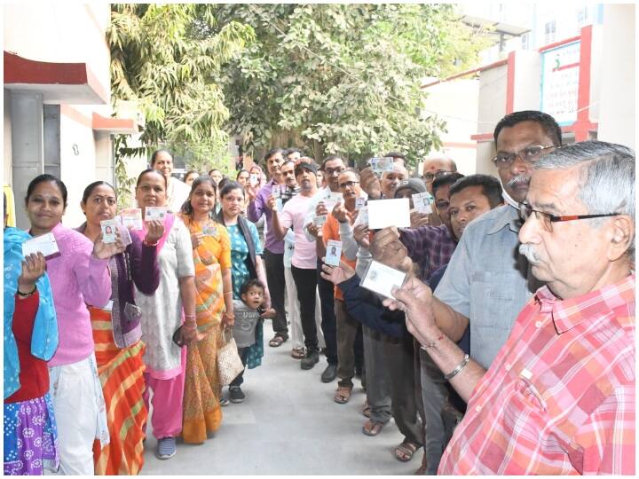 Gujarat Election 2022: गुजरात में दूसरे चरण के चुनावों में 64.39 फीसदी वोटिंग, पिछली बार से 6 फीसदी कम पड़े वोट