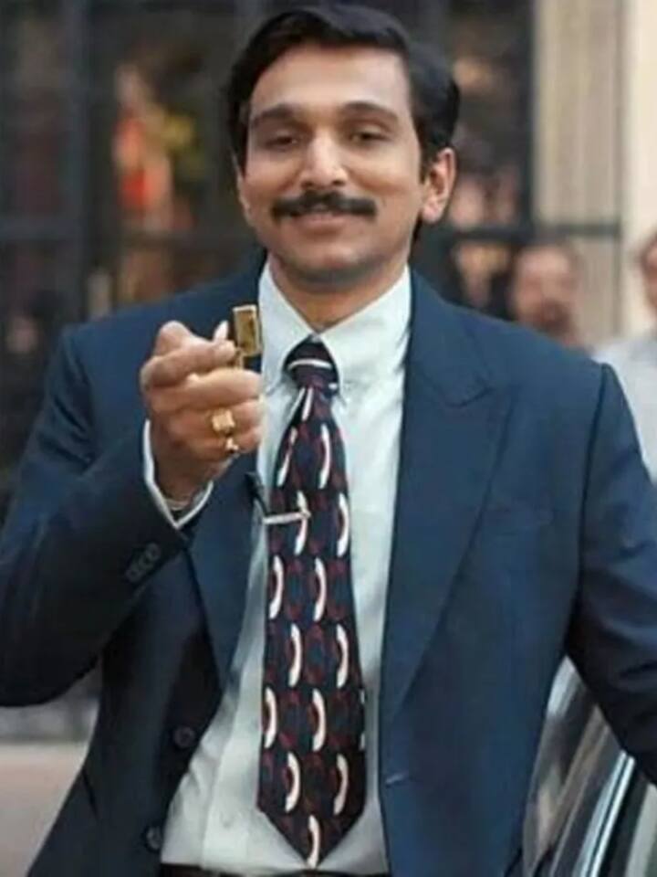 प्रतीक ने बॉलीवुड की फिल्म लवयात्री और मित्रों में काम किया था लेकिन उनका नाम कोई नहीं जानता था।. इसके बाद 'स्कैम 1992- द हर्षद मेहता' स्टोरी वेब सीरीज के बाद प्रतीक का नाम हर तरफ छा गया.