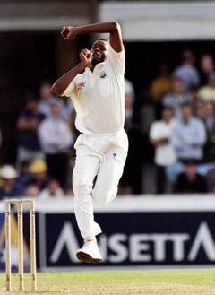 டெஸ்ட் கிரிக்கெட்டில் அதிக விக்கெட் எடுத்தவர்கள்...பட்டியல் இதோ..!