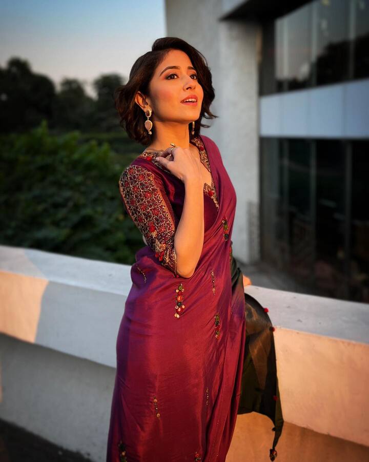 तभी एक्ट्रेस ने भी आखिरी वक्त पर पढ़ाई छोड़ अपना करियर बदलने का फैसला किया था. साल 2011 में फिल्म 'तृष्णा' से उन्होंने फिल्म इंडस्ट्री में कदम रखा था.