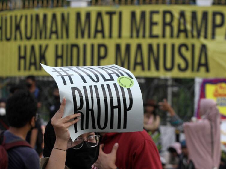 Indonesia Passes Criminal Code Banning Sex Outside Marriage Indonesia Passes Criminal Code Banning Sex Outside Marriage
