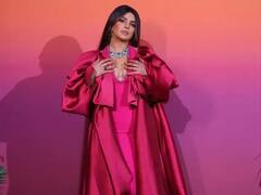 Pics: ડાર્ક પિન્ક ડ્રેસમાં Priyanka Chopraએ શેર કરી આવી તસવીરો, નિક જોનસે પણ કરી દીધી કૉમેન્ટ