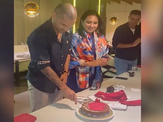 Watch: Shikhar Dhawan celebrates 37th birthday with Rahul Dravid and Team India colleagues Shikhar Dhawan's Birthday : ધવને પોતાનો 37મો બર્થ-ડેમાં કરી જોરદાર ધમાલ, કોચ દ્રવિડ પણ રહ્યો હાજર