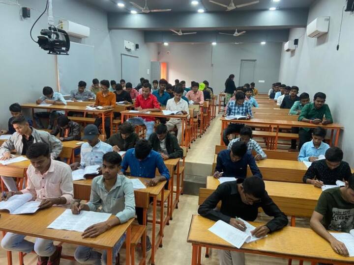 Durg: दुर्ग जिला प्रशासन की नई पहल, नक्सल प्रभावित क्षेत्र के बच्चे कर सकते हैं प्रतियोगी परीक्षाओं की तैयारी Durg district administration will prepare children of naxalite and rural areas for competitive exams ANN Durg: दुर्ग जिला प्रशासन की नई पहल, नक्सल प्रभावित क्षेत्र के बच्चे कर सकते हैं प्रतियोगी परीक्षाओं की तैयारी