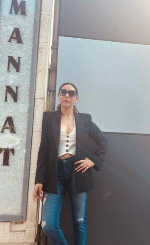 ਬਲੈਕ ਨੇਕਲਾਈਨ ਗਾਊਨ 'ਚ ਗੌਰੀ ਖਾਨ ਦਾ ਸਟਨਿੰਗ ਲੁੱਕ