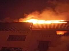 दिल्ली के झिलमिल इंडस्ट्रियल एरिया में फैक्ट्री में लगी आग, मौके पर 11 फायर टेंडर