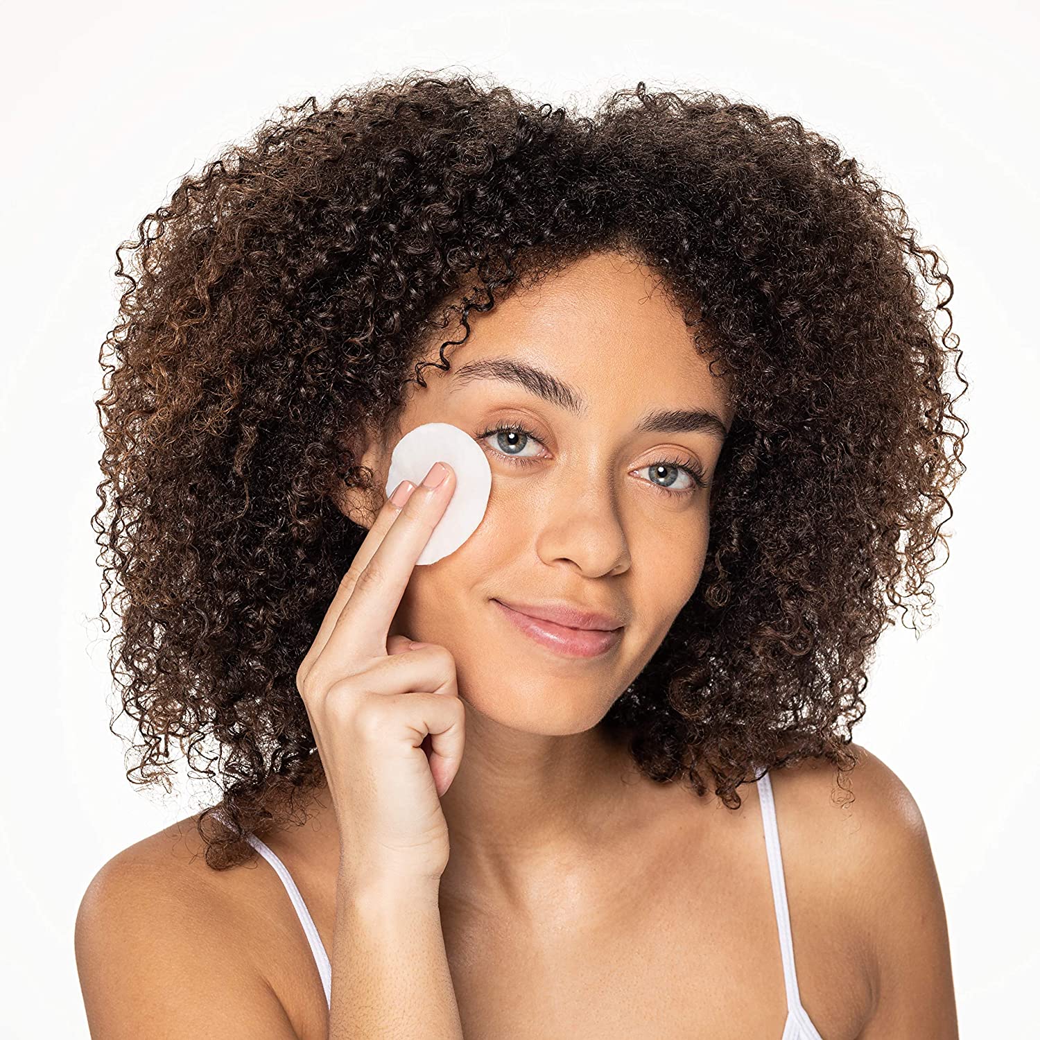 Makeup Remover: चेहरे को साफ और सुंदर रखना है तो  मेकअप क्लीन करने की आदत जरूर डालें, ये हैं बेस्ट 5 मेकअप रिमूवर