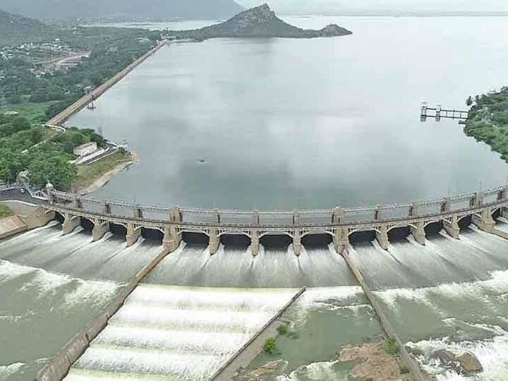 Mettur dam reached its full capacity of 120 feet for the 3rd time this year TNN நடப்பாண்டில் 3வது முறையாக தனது முழு கொள்ளளவான 120 அடியை எட்டியது மேட்டூர் அணை