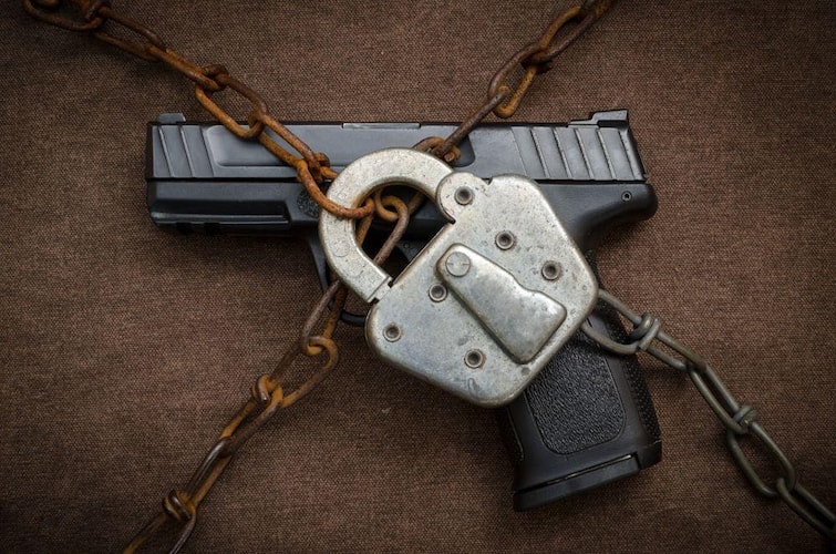Gun Culture in Punjab: Cracking down on gun culture, Punjab Police canceled 5000 arms licenses in the state. Gun Culture in Punjab : ਗੰਨ ਕਲਚਰ 'ਤੇ ਨਕੇਲ ਕੱਸਦਿਆਂ ਪੰਜਾਬ ਪੁਲਿਸ ਨੇ ਸੂਬੇ 'ਚ 5000 ਹਥਿਆਰਾਂ ਦੇ ਲਾਇਸੈਂਸ ਕੀਤੇ ਰੱਦ